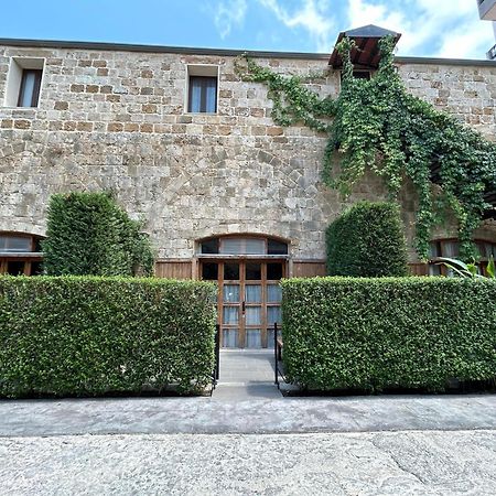 Old Town Guesthouses Батрун Екстер'єр фото