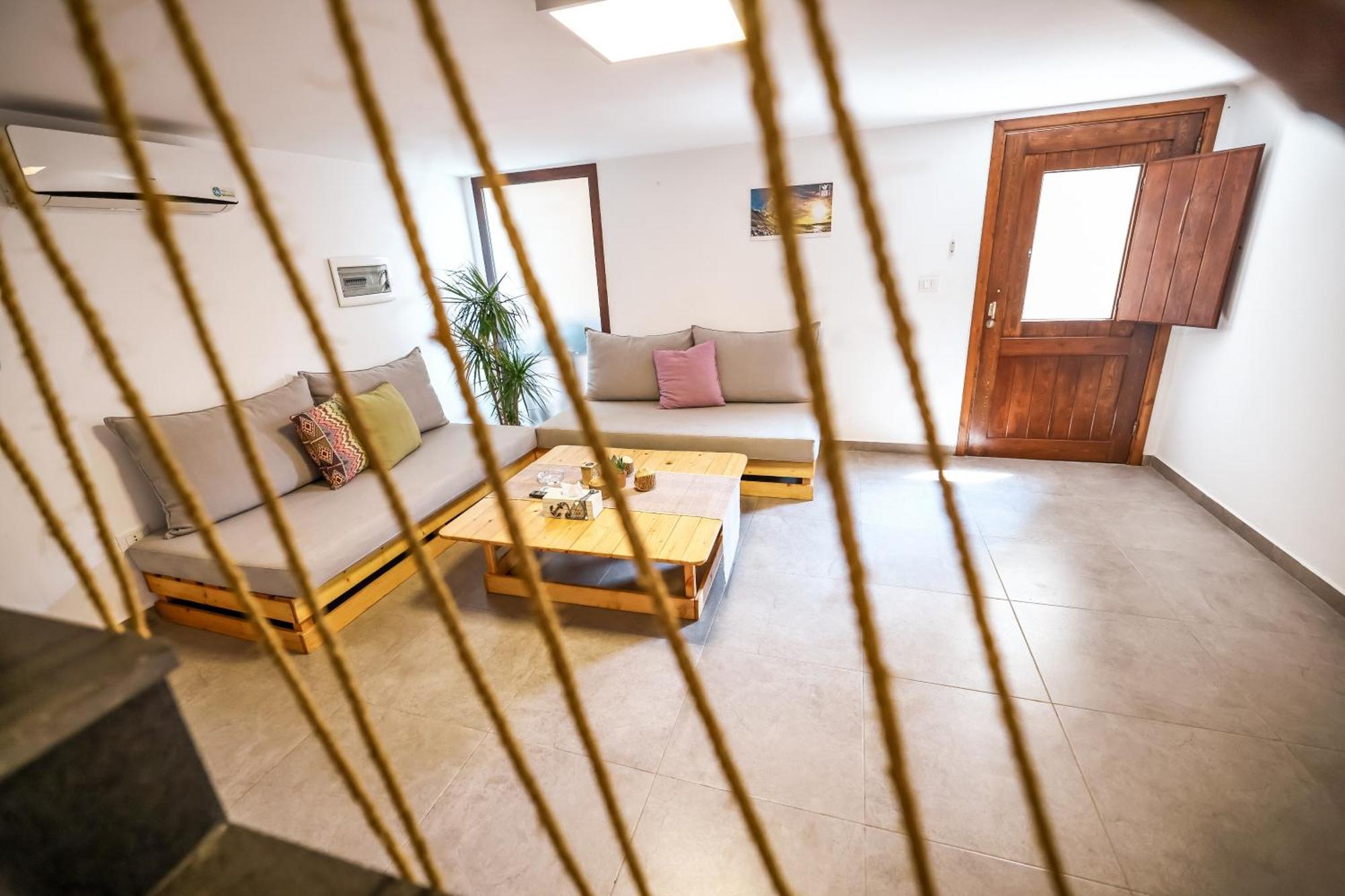 Old Town Guesthouses Батрун Екстер'єр фото