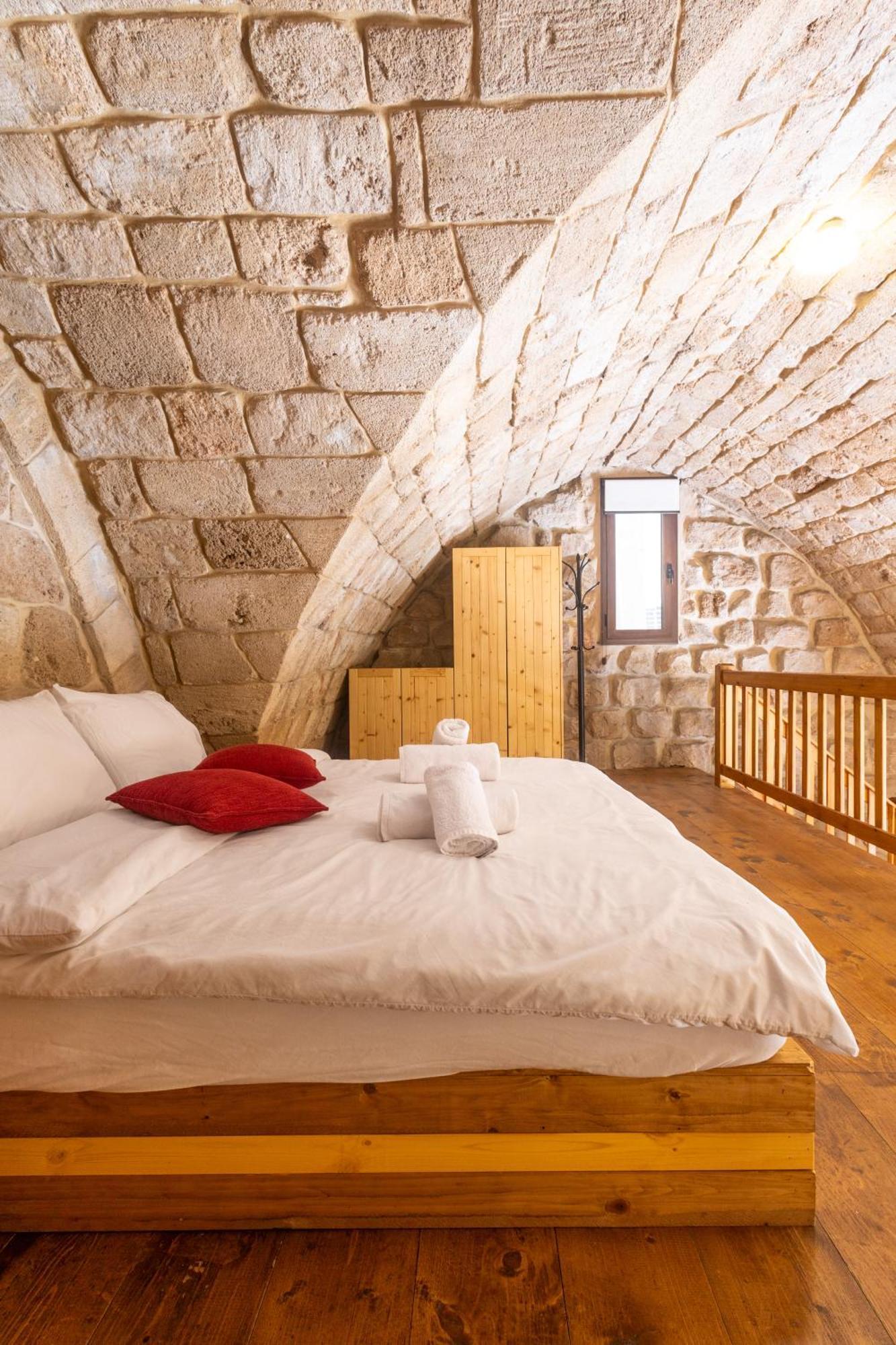 Old Town Guesthouses Батрун Екстер'єр фото